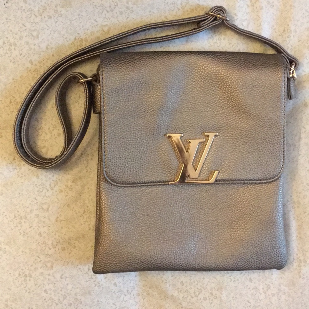 Large crossbody bag